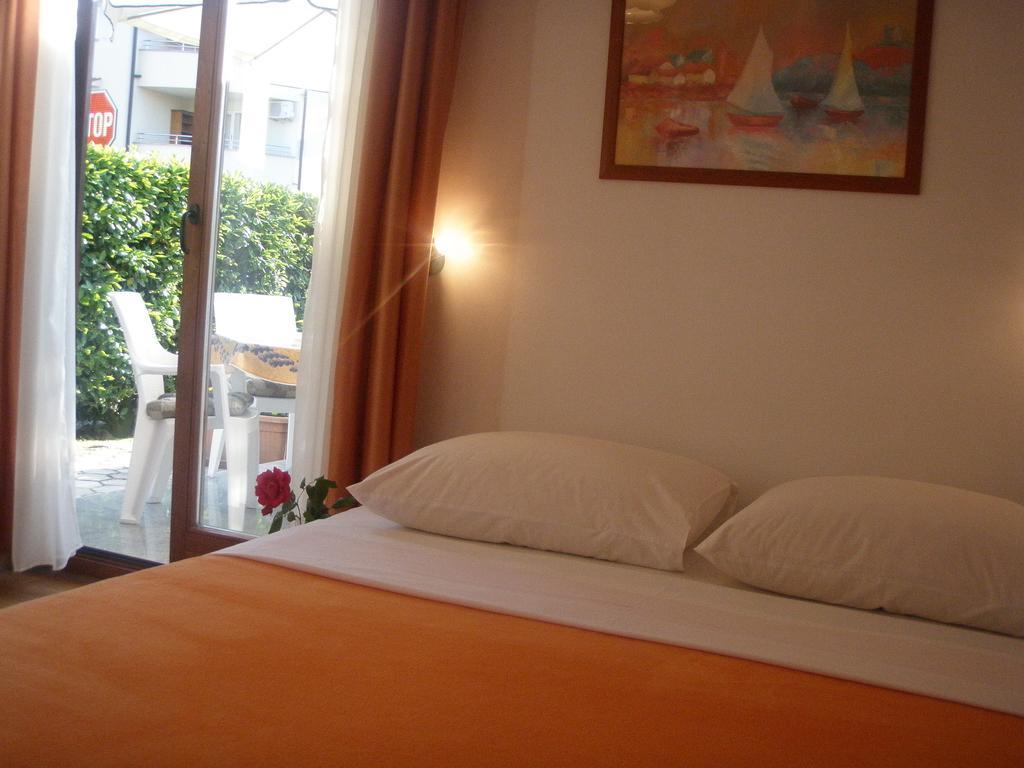 Apartments Barbara Porec Esterno foto